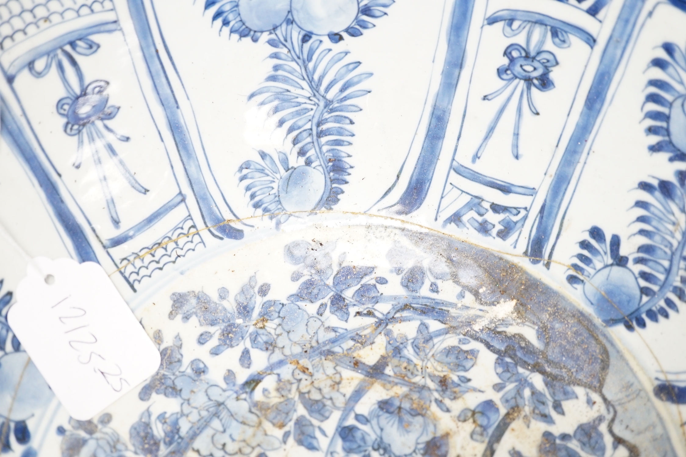 A large Chinese Kraak blue and white bowl, early 17th century, 34.5cm diameter (a.f.)
